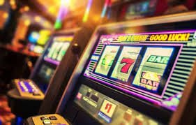 winsortoto slot mobile app showing live esports and casino games